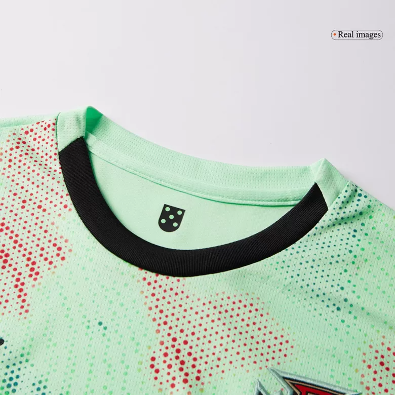 3 3