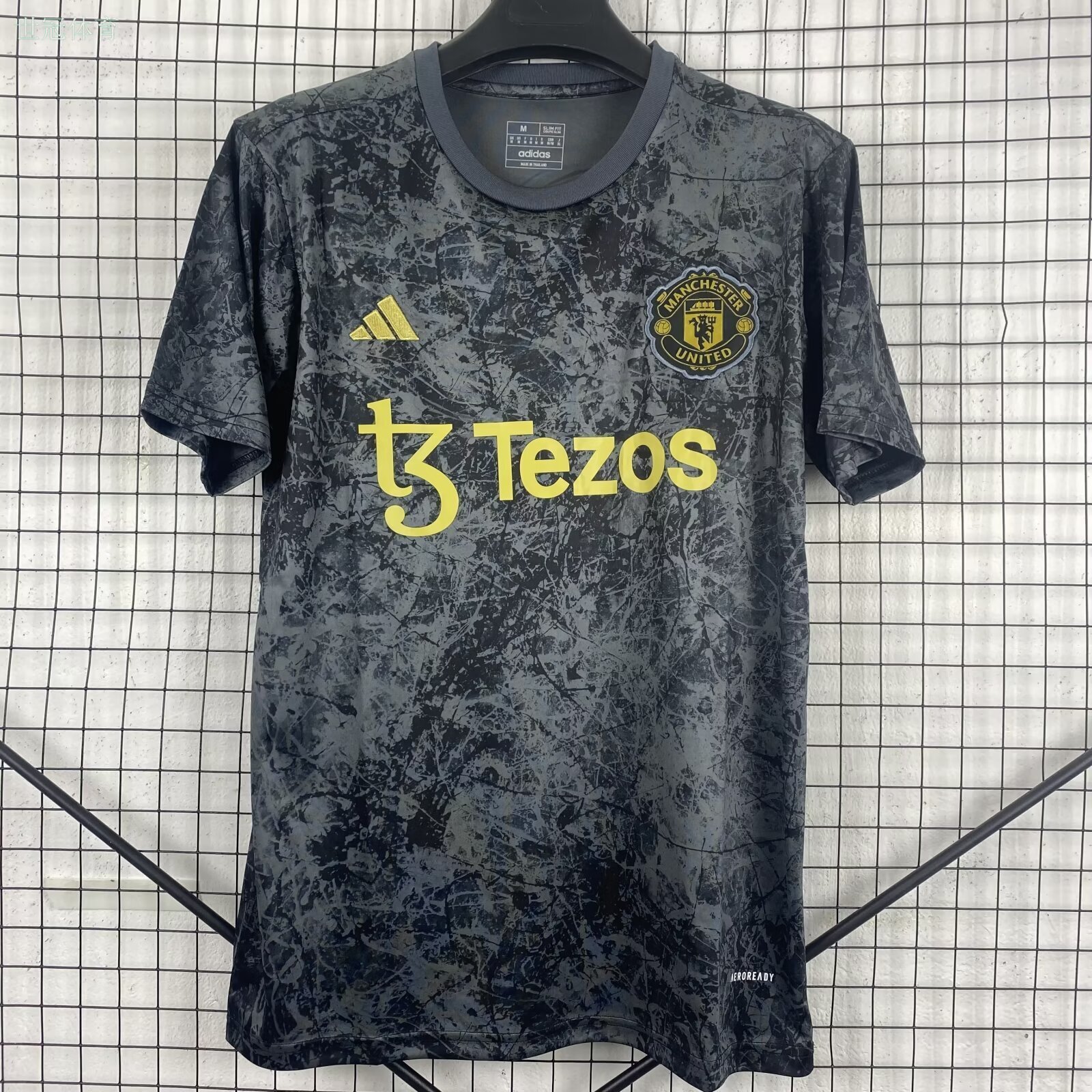 24/25 Manchester United × The Stone Roses 联名 Training Jersey - Grey-Black Splatter Graffiti & Gold Accents