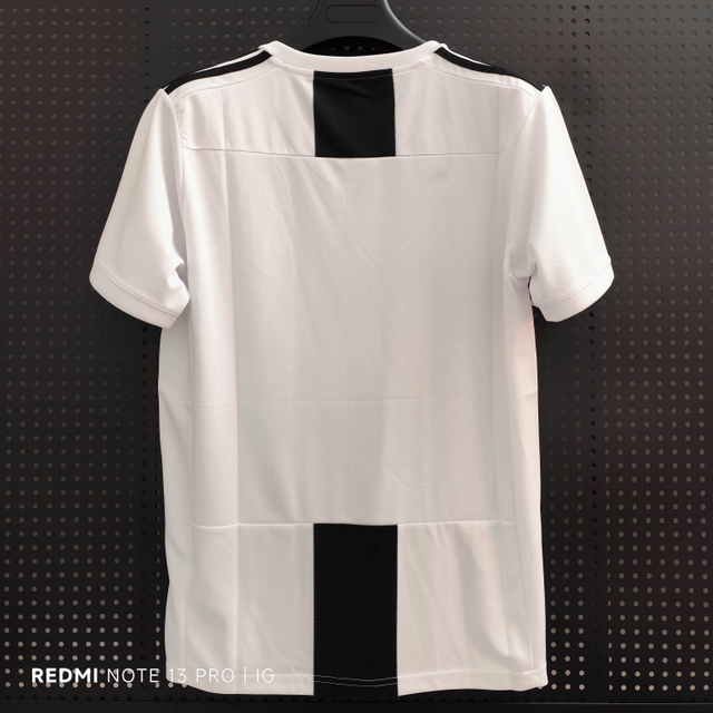 18/19 Juventus Retro Home Jersey - Classic Black-White Stripes & Gold Stars