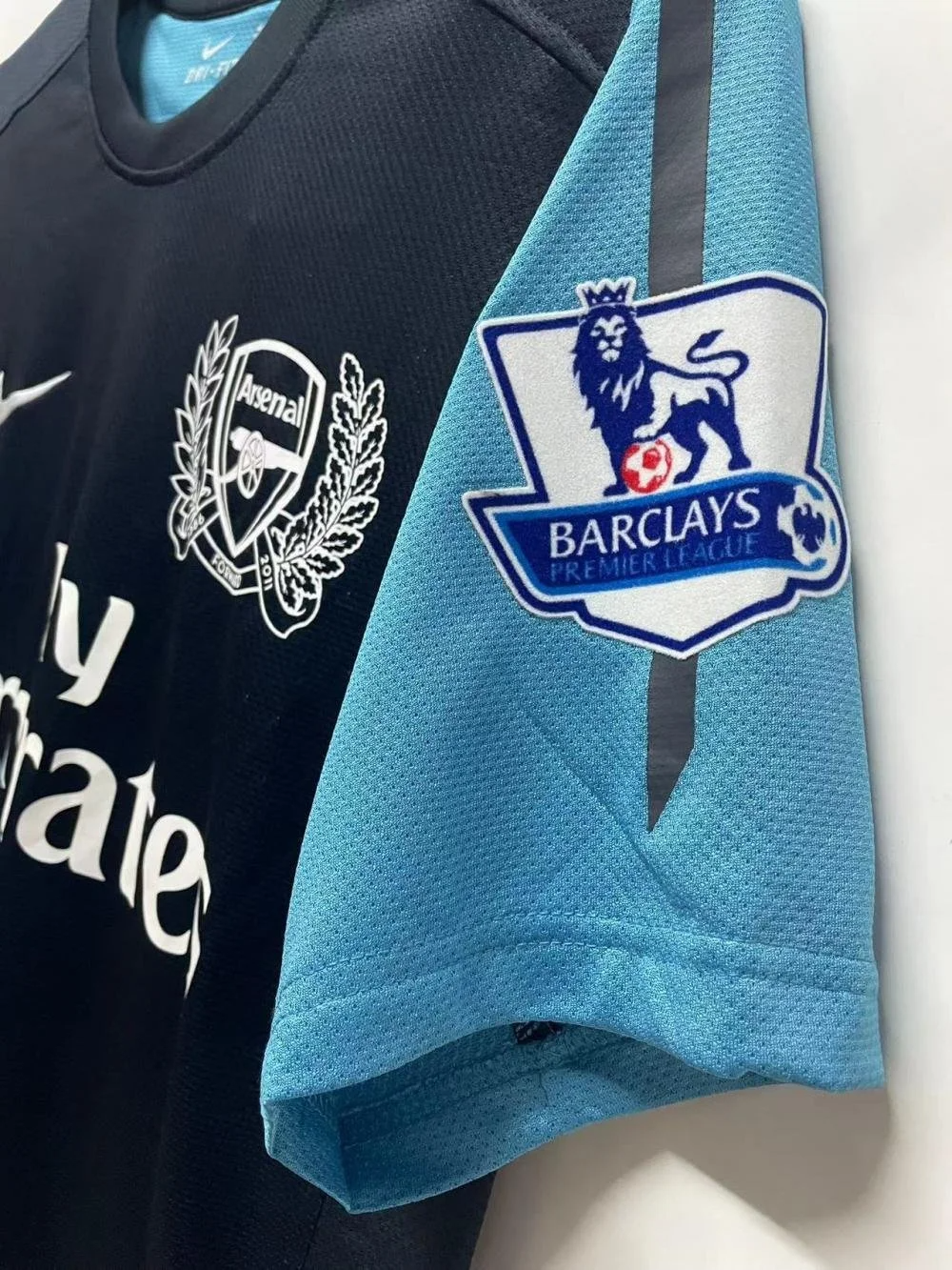 Arsenal Retro Away Football Shirt 2011-2012