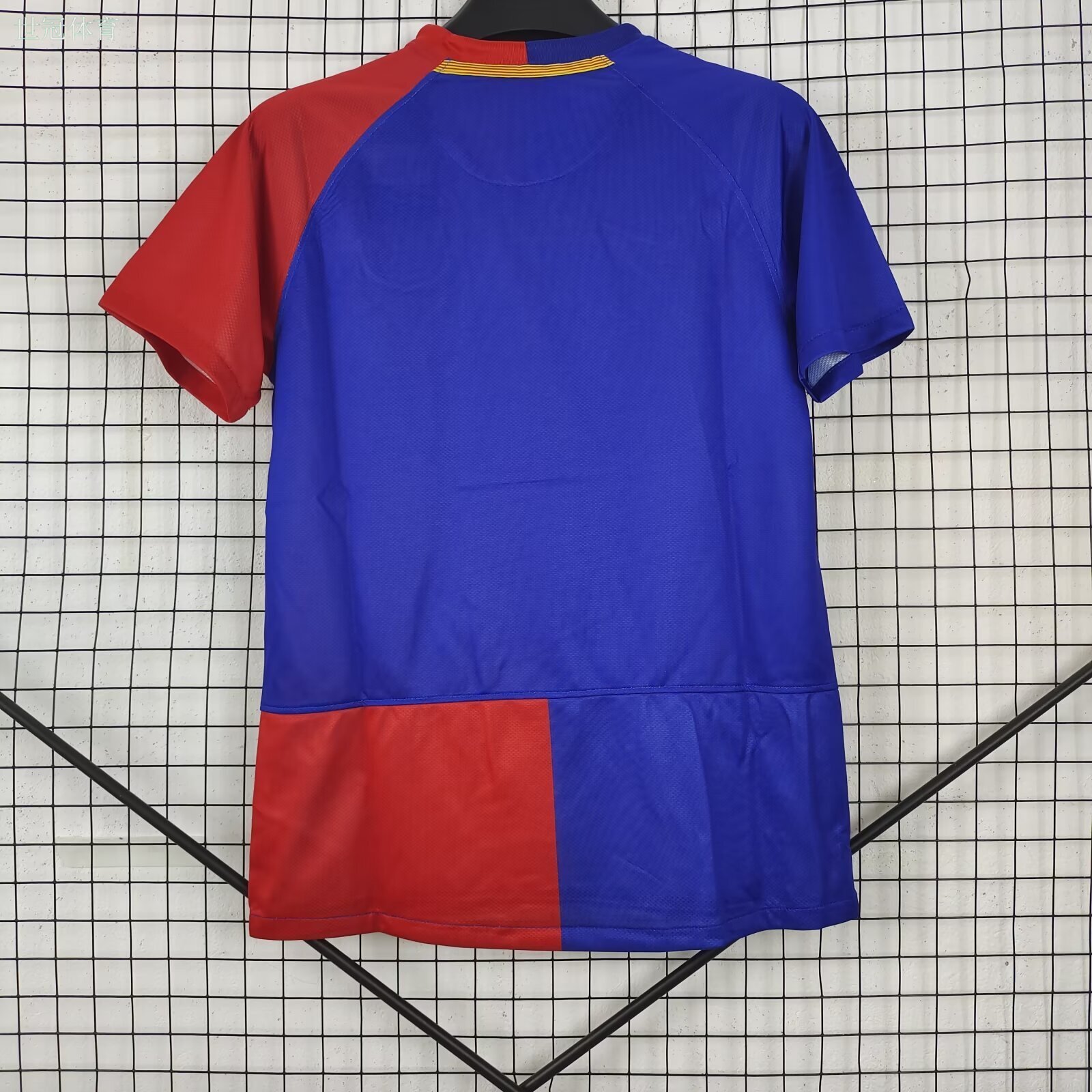 - 08/09 Barcelona Home Jersey