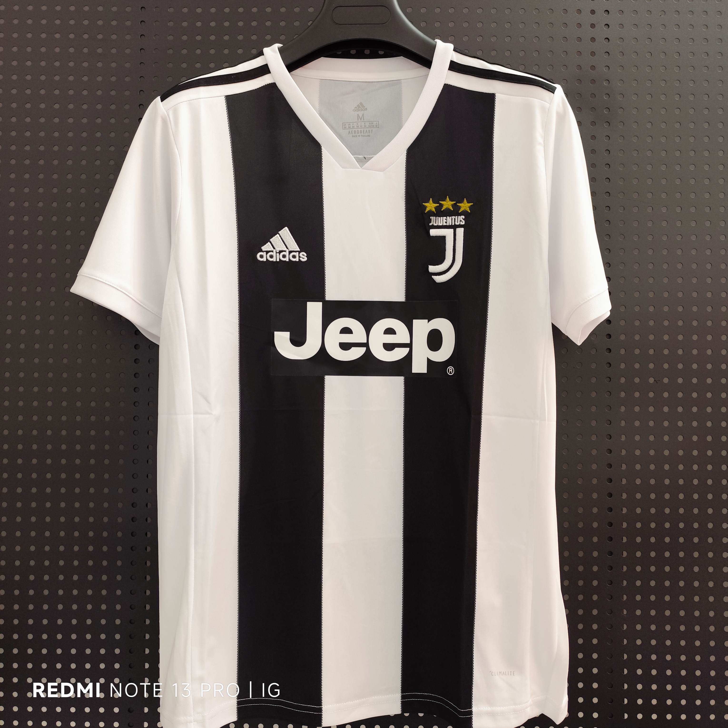 18/19 Juventus Retro Home Jersey - Classic Black-White Stripes & Gold Stars