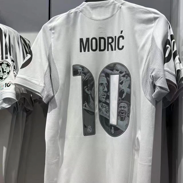 Real Madrid Home Modrić 10 Shirt 2025-2026 (limited edition celebration print)