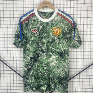 24/25 Manchester United × The Stone Roses 联名 Jersey - Green-Black-White Splatter Graffiti & Retro Trefoil