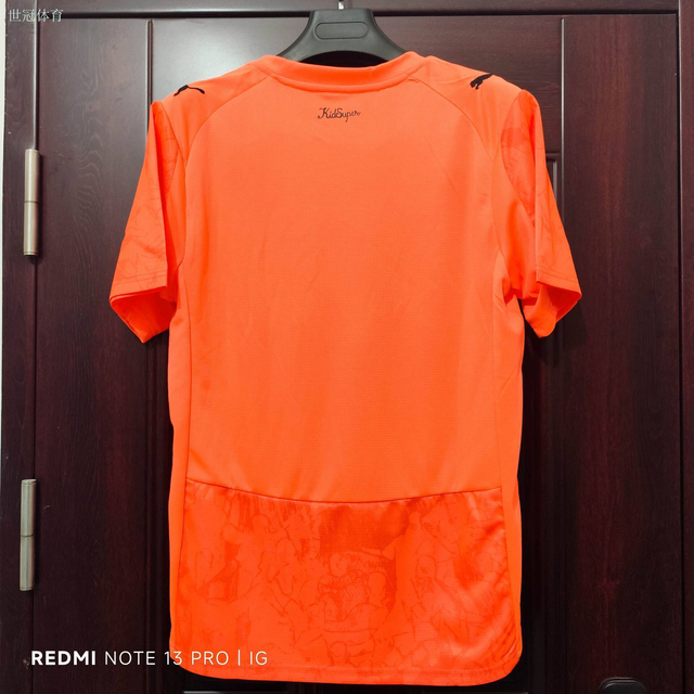 25/26 Manchester City Second Away Jersey - Bright Orange with Black-Yellow Diagonal Stripes & Texture Fabric
