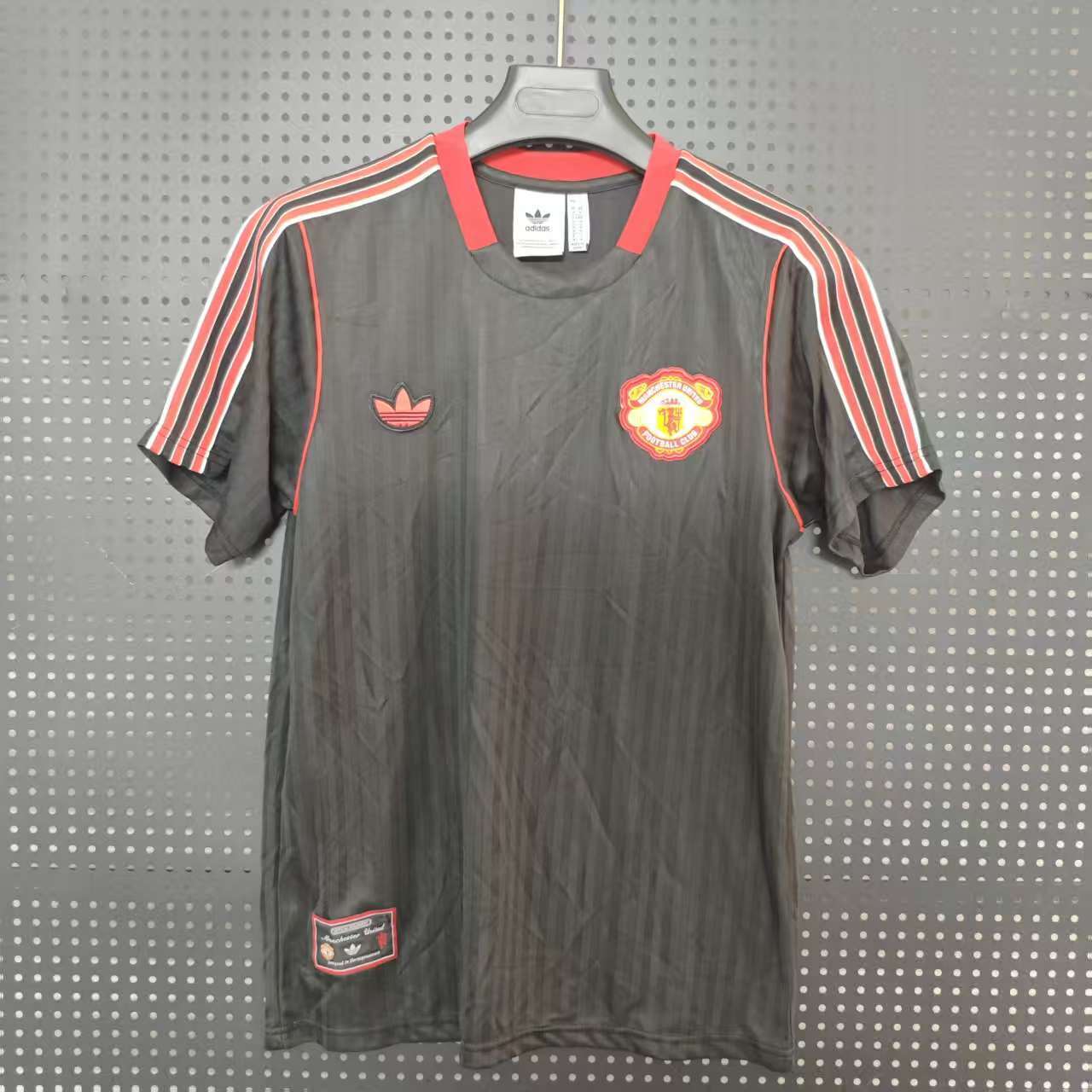  25/26 Manchester United Special Edition Black Jersey - Black with Red-Black Accents & Retro Trefoil Logo