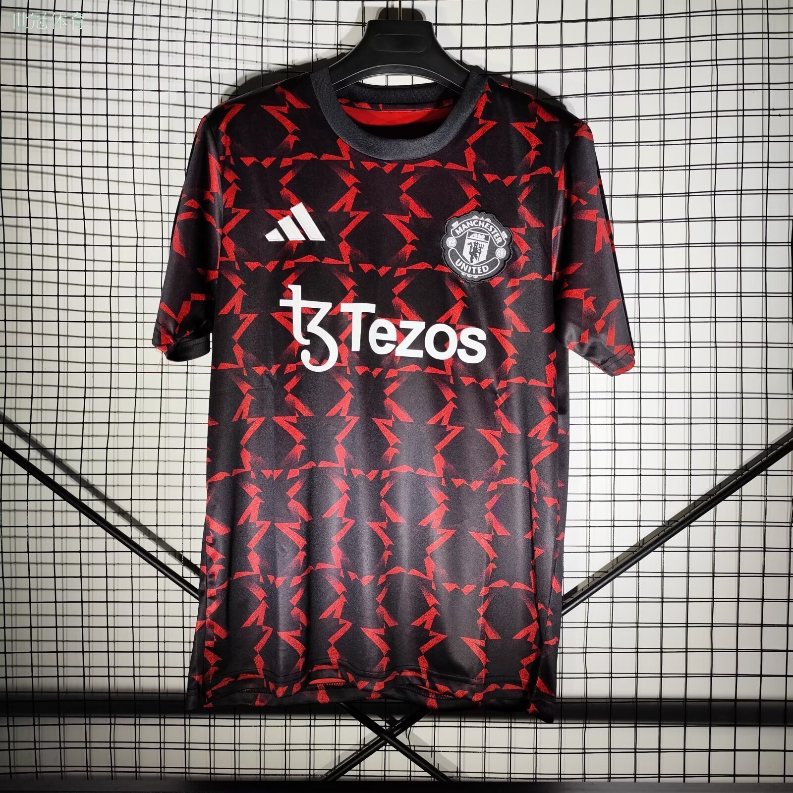 24/25 Manchester United Away Pre-Match Training Jersey - Black-Red with Geometric Arrow Pattern & Tezos Sponsor