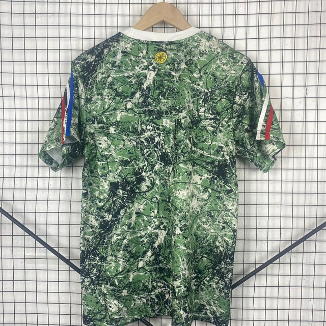24/25 Manchester United × The Stone Roses 联名 Jersey - Green-Black-White Splatter Graffiti & Retro Trefoil