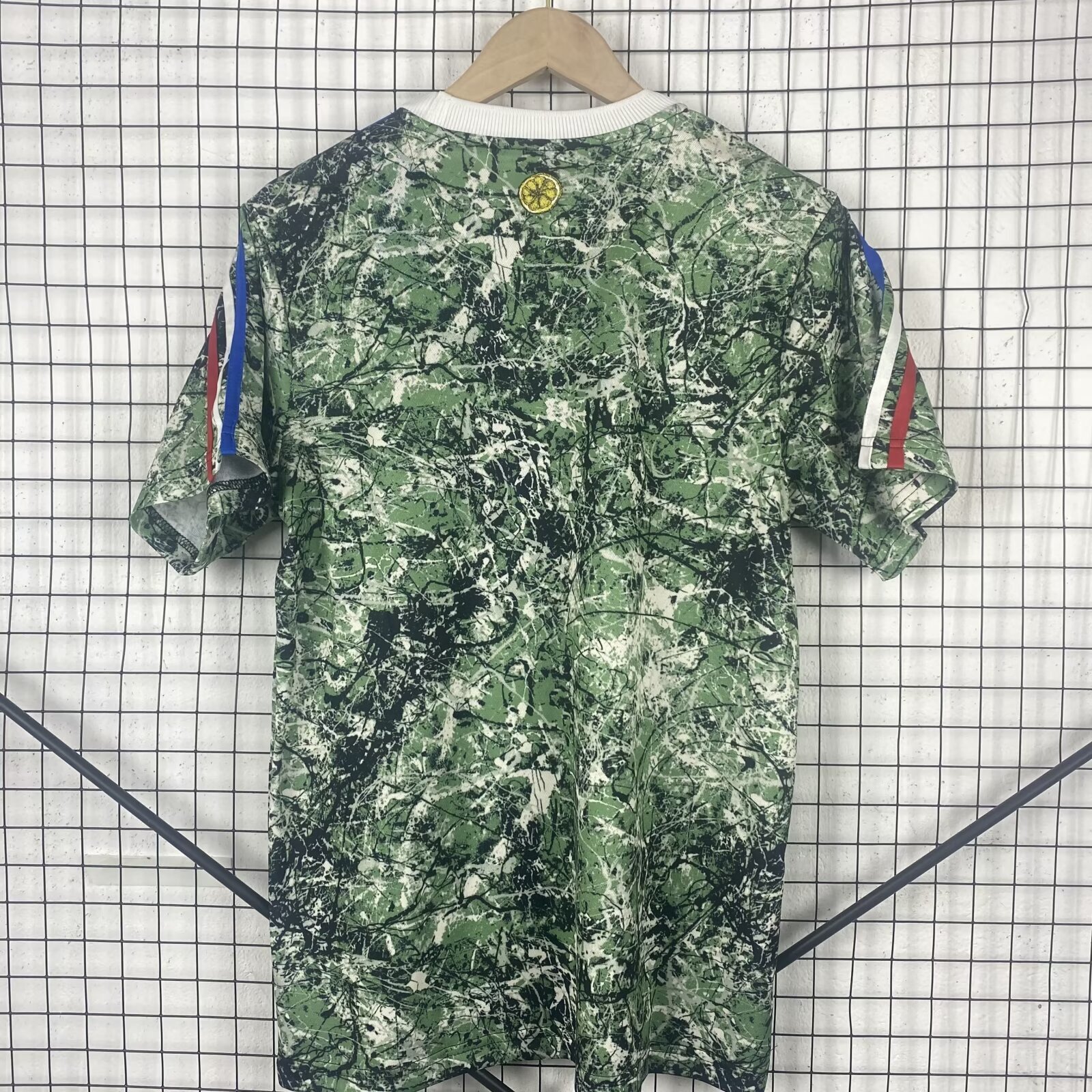 24/25 Manchester United × The Stone Roses 联名 Jersey - Green-Black-White Splatter Graffiti & Retro Trefoil